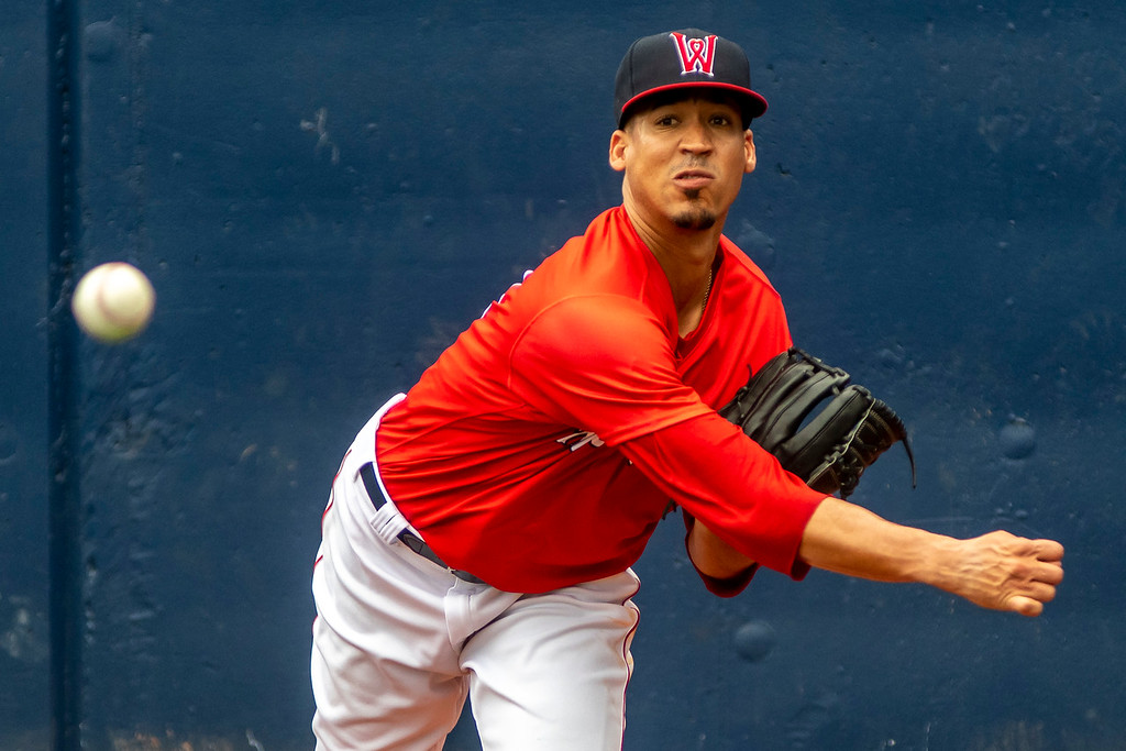 Former Red Sox right-hander Raynel Espinal signs minor-league deal with Giants
