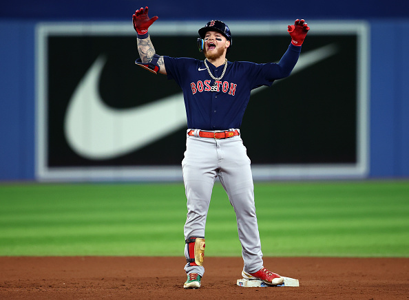 Alex Verdugo comes through with 2 clutch hits to help Red Sox avoid getting swept by Blue Jays in 6-5 win