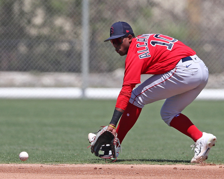 Red Sox prospect Marvin Alcantara ‘carries himself confidently in the field,’ has everyday shortstop potential